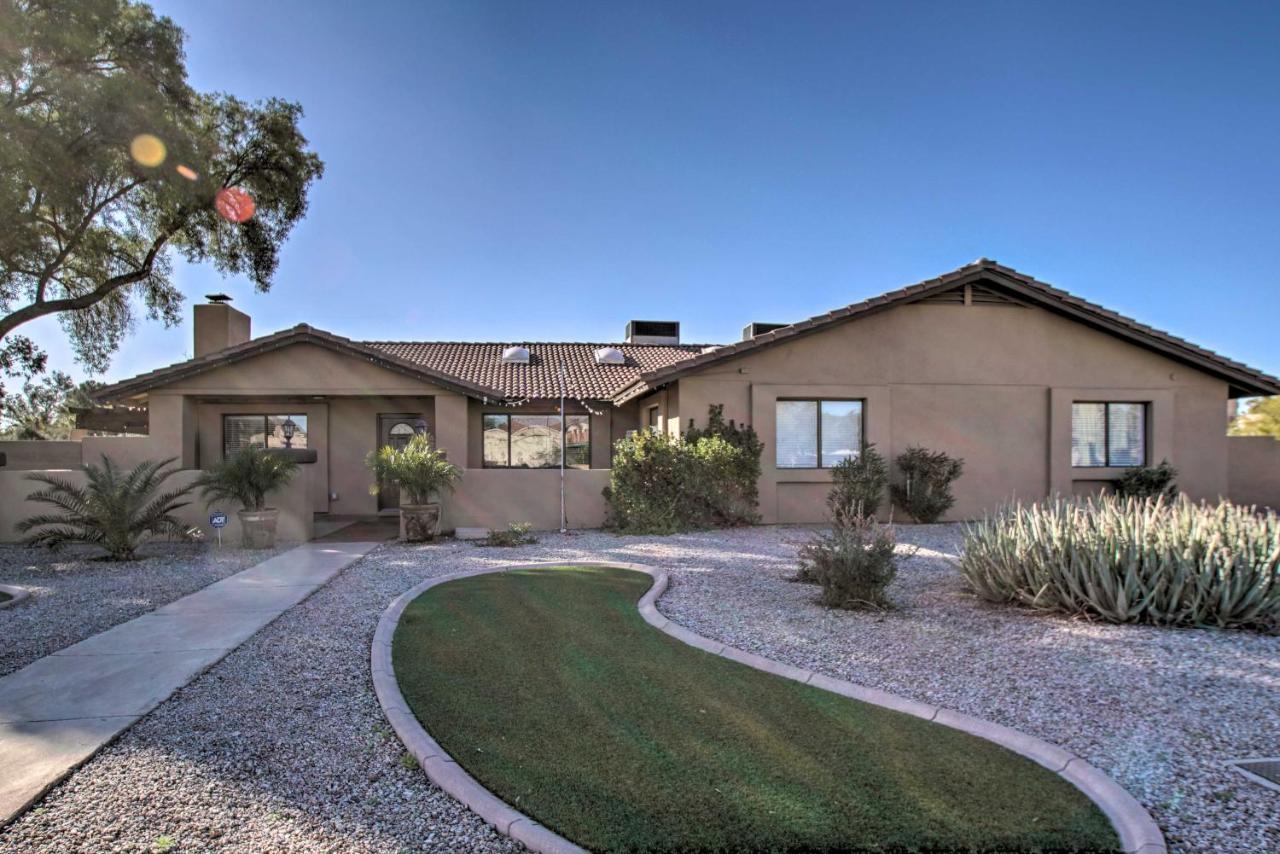 Pet-friendly Glendale With Pool And Putting Holiday home