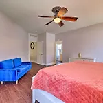 Spacious Phoenix Retreat With Patio Pets Welcome!