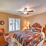 Lovely Phoenix Home With Expansive Patio And Fire Pit!