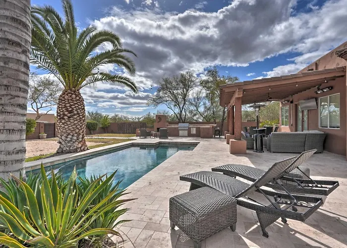 North Phoenix Desert Gem With Yard And Hot Tub!