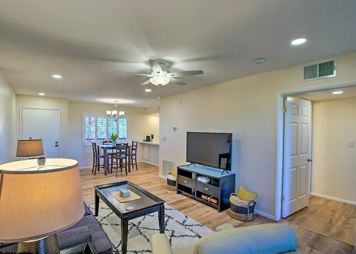Modern Paradise Valley Condo With Golf Course View!