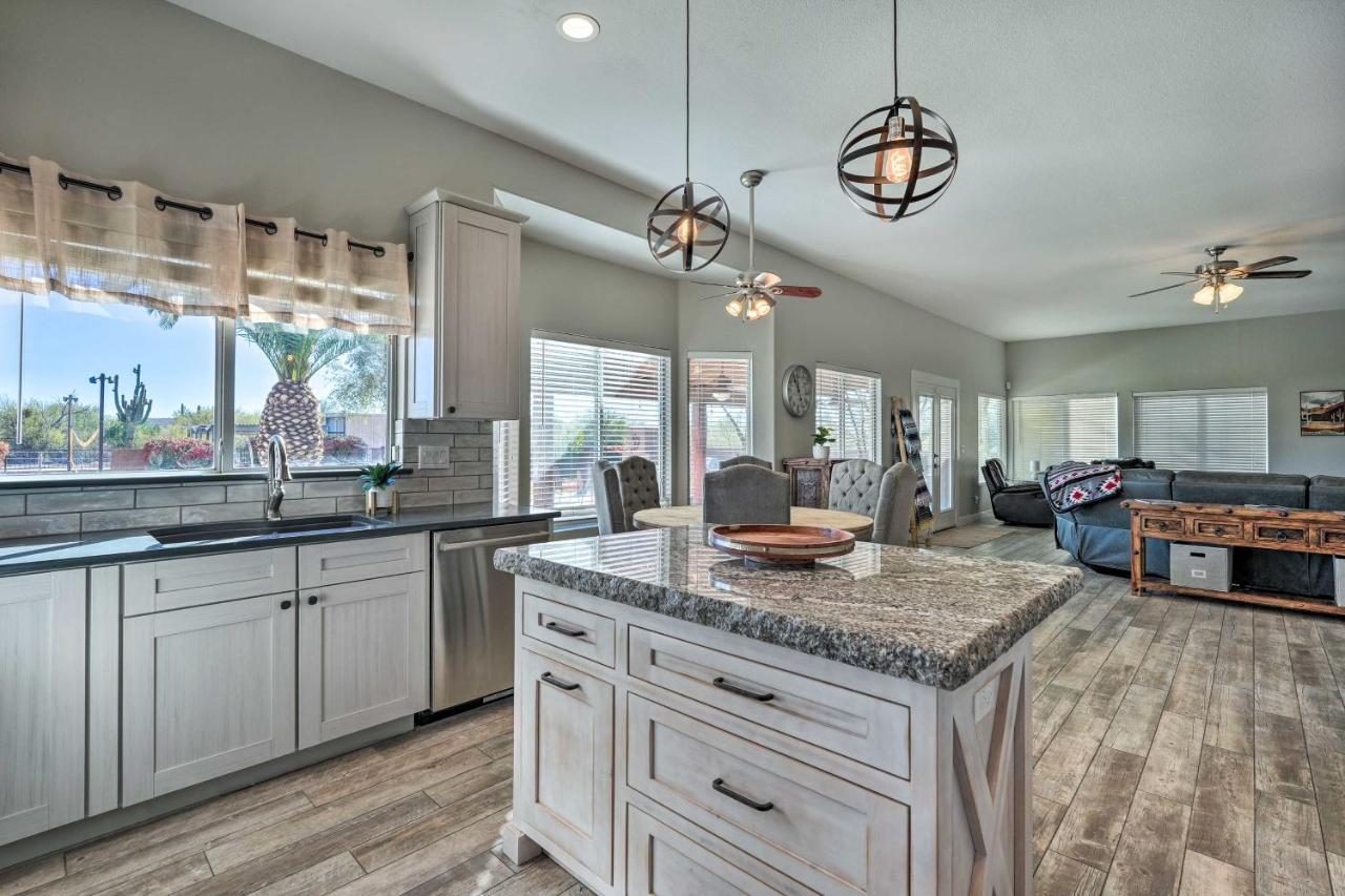 North Desert Gem With Yard And Hot Tub! Phoenix