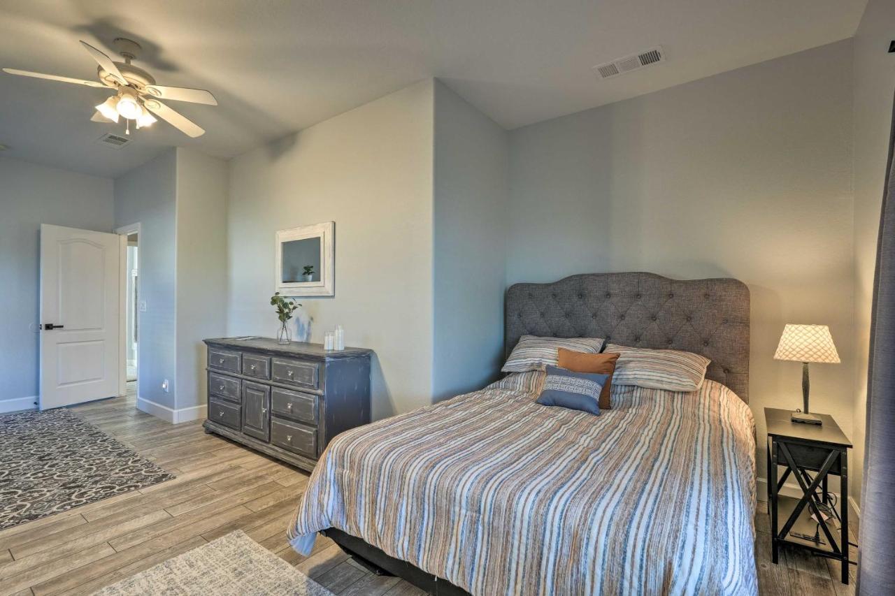 North Desert Gem With Yard And Hot Tub! * Phoenix