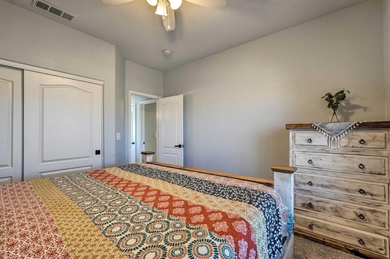 North Desert Gem With Yard And Hot Tub! Phoenix