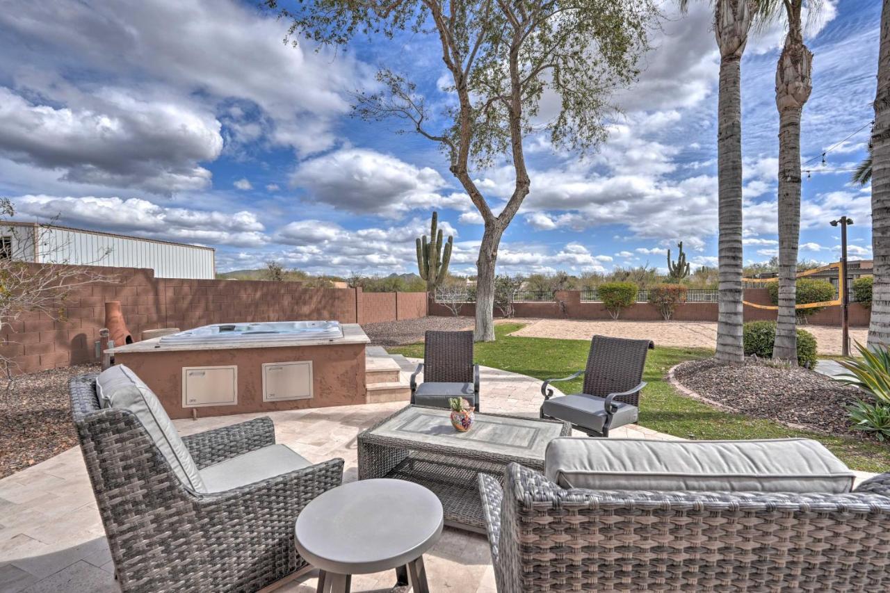 North Desert Gem With Yard And Hot Tub! Casa de férias *