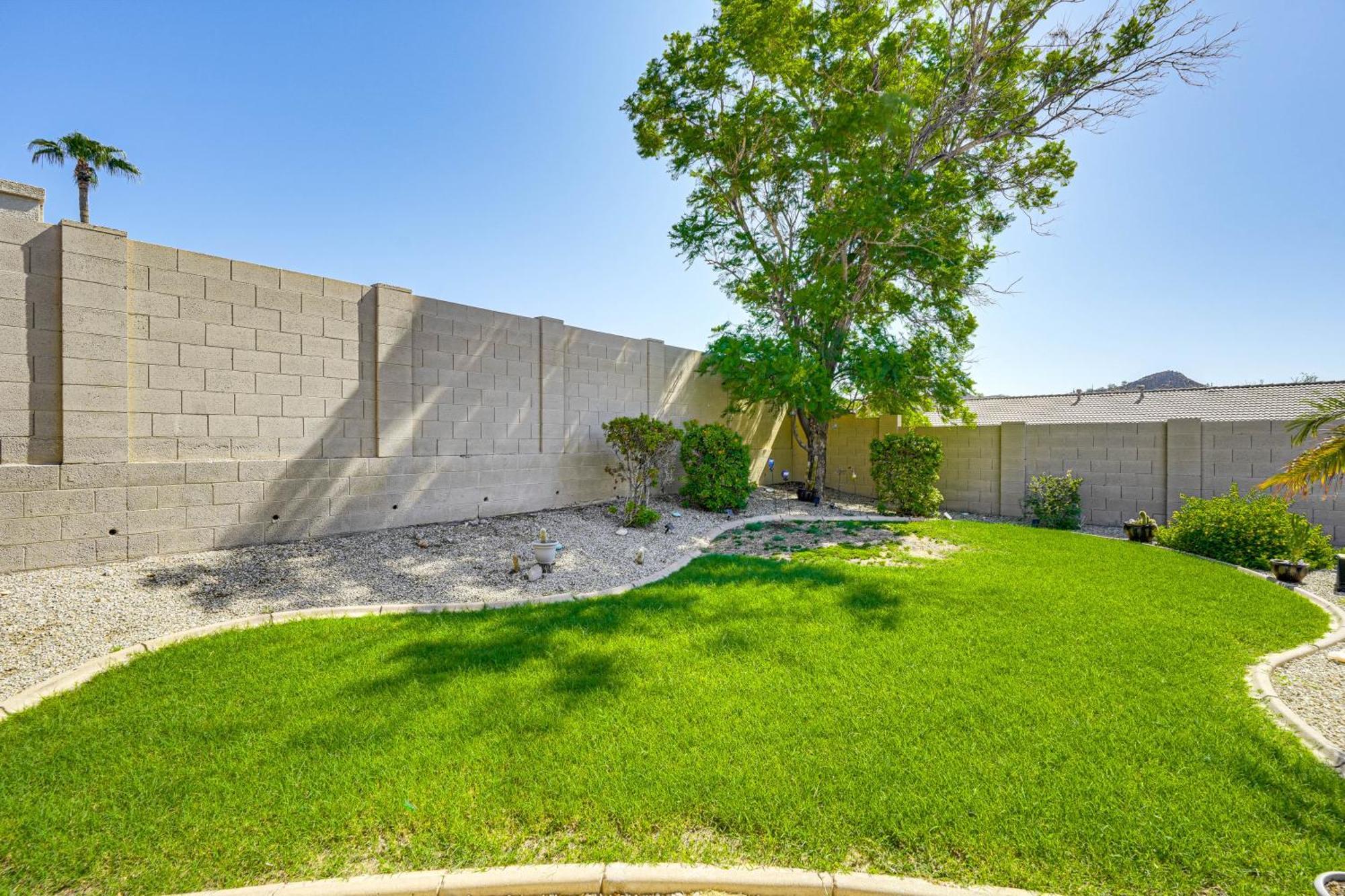 Holiday home Retreat With Hot Tub Hiking Trail On-site!