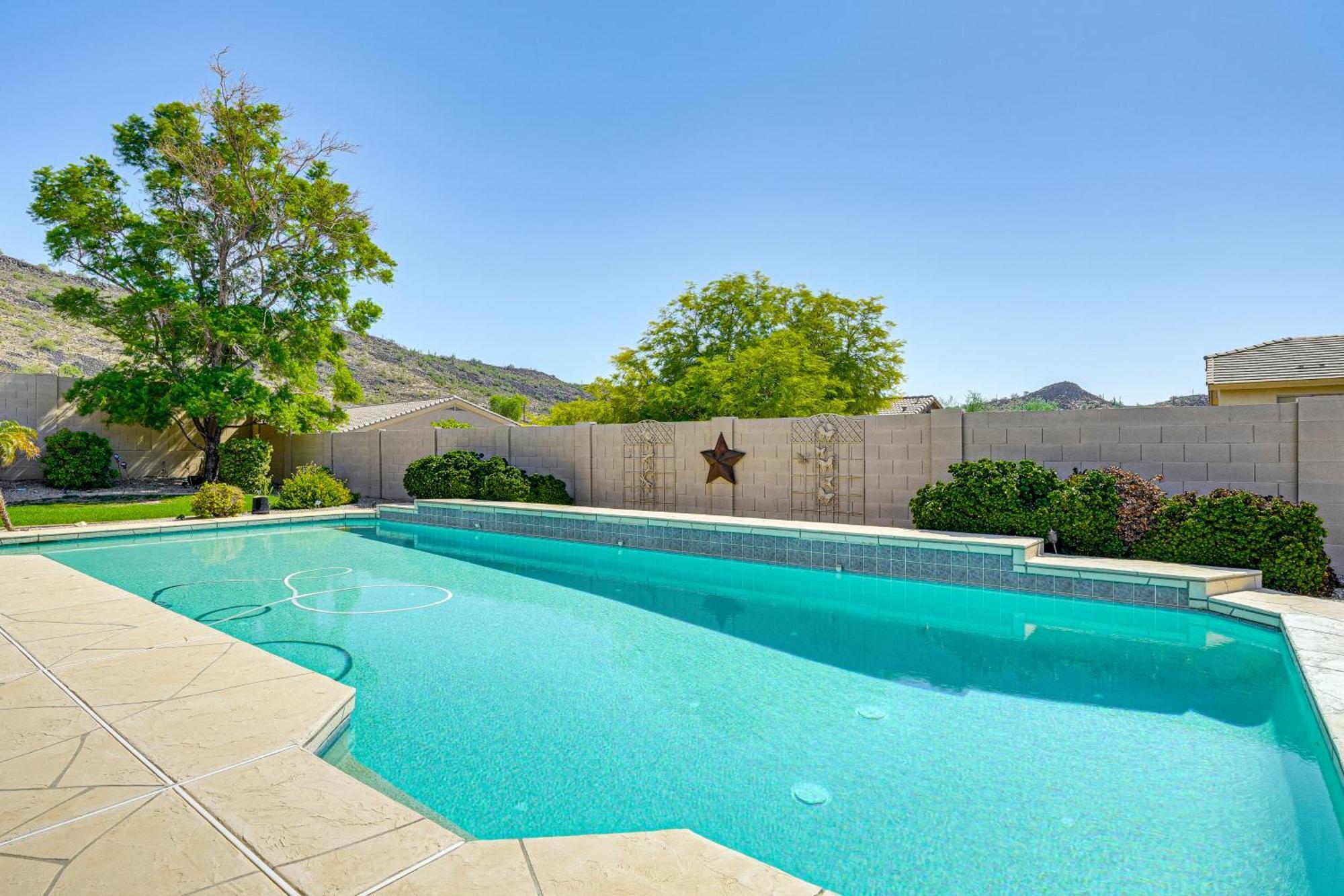 Holiday home Retreat With Hot Tub Hiking Trail On-site! *