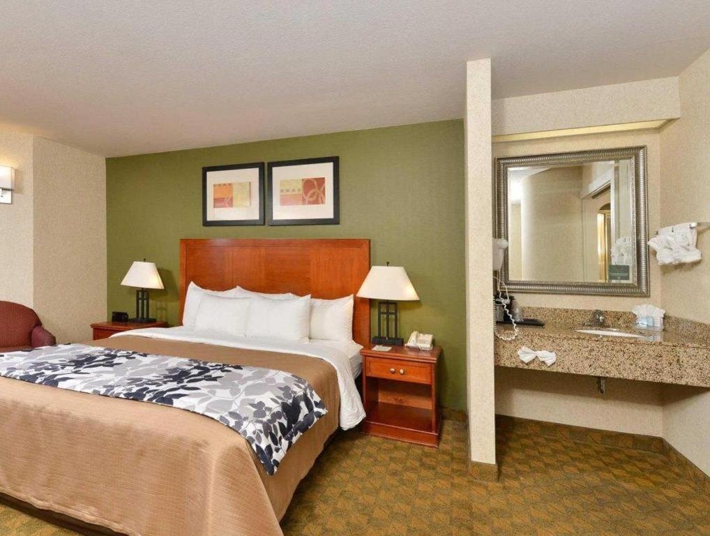 Hotel Sleep Airport