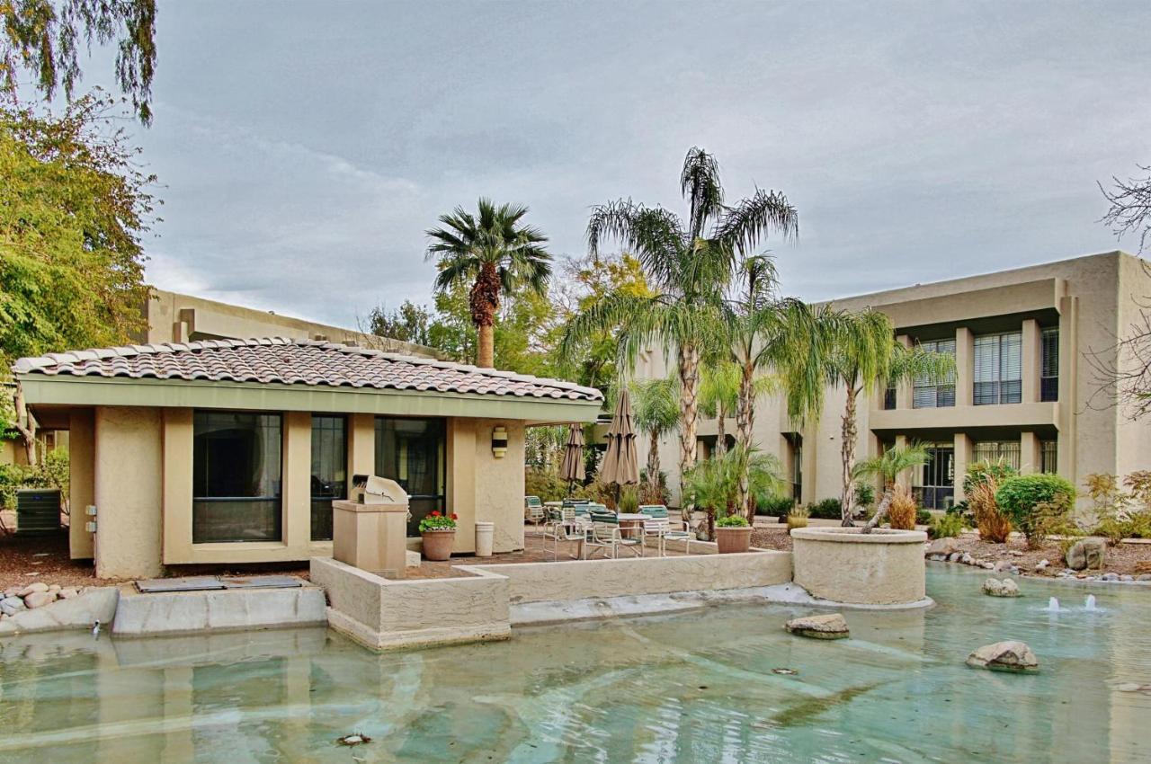 Abode With Pool Access Walk To Fashion Park