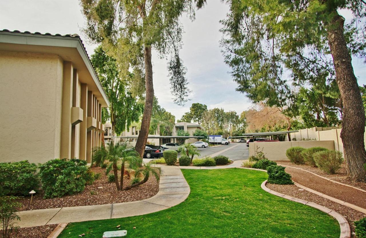 Abode With Pool Access Walk To Fashion Park Phoenix