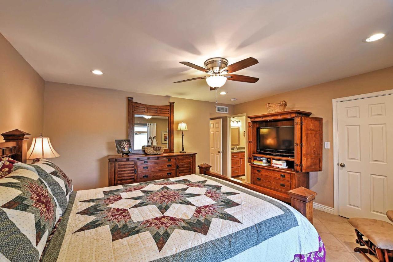 Lovely With Expansive Patio And Fire Pit! Casa de férias