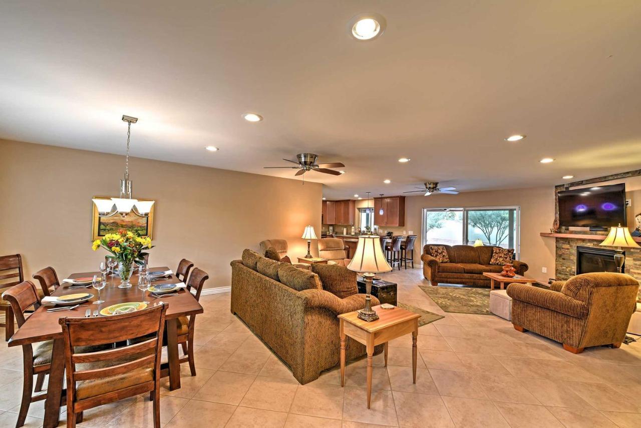 Casa de férias Lovely With Expansive Patio And Fire Pit! Phoenix