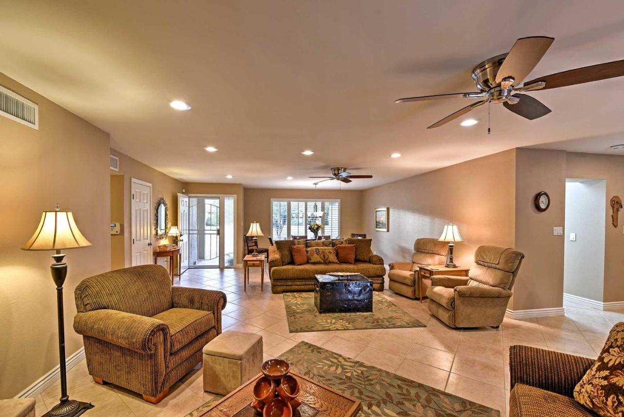 Lovely With Expansive Patio And Fire Pit! Casa de férias